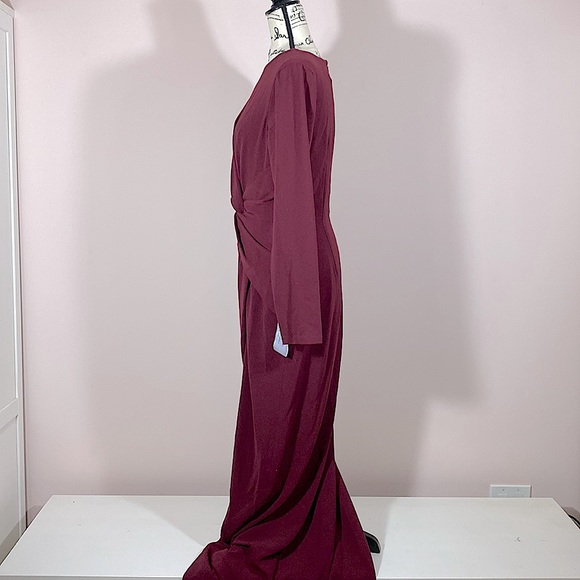 Dress The Population Naomi Twist Front Gown - Picture 7 of 9